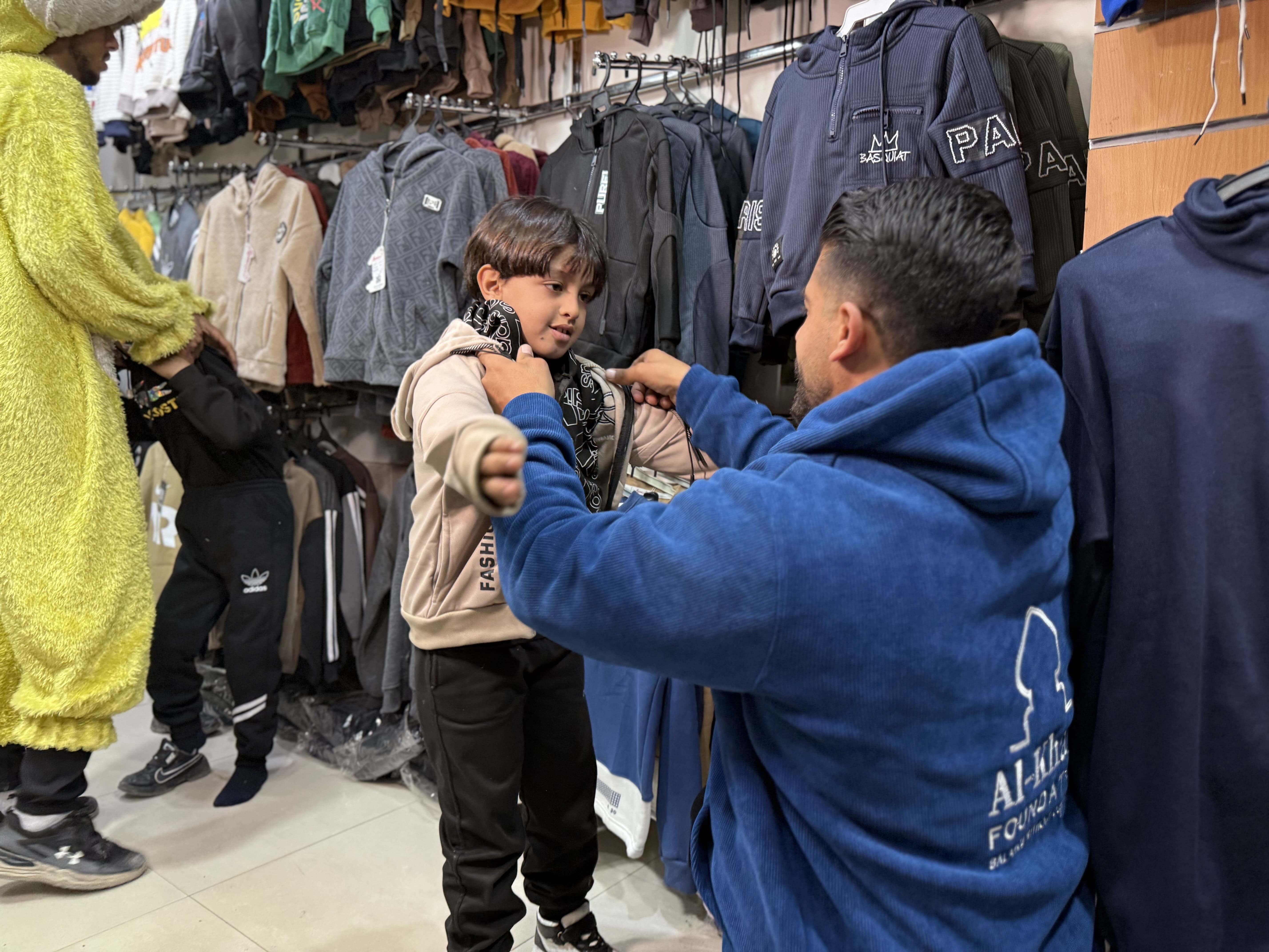 مؤسسة الخير تدخل السعادة على قلوب آلاف الأطفال