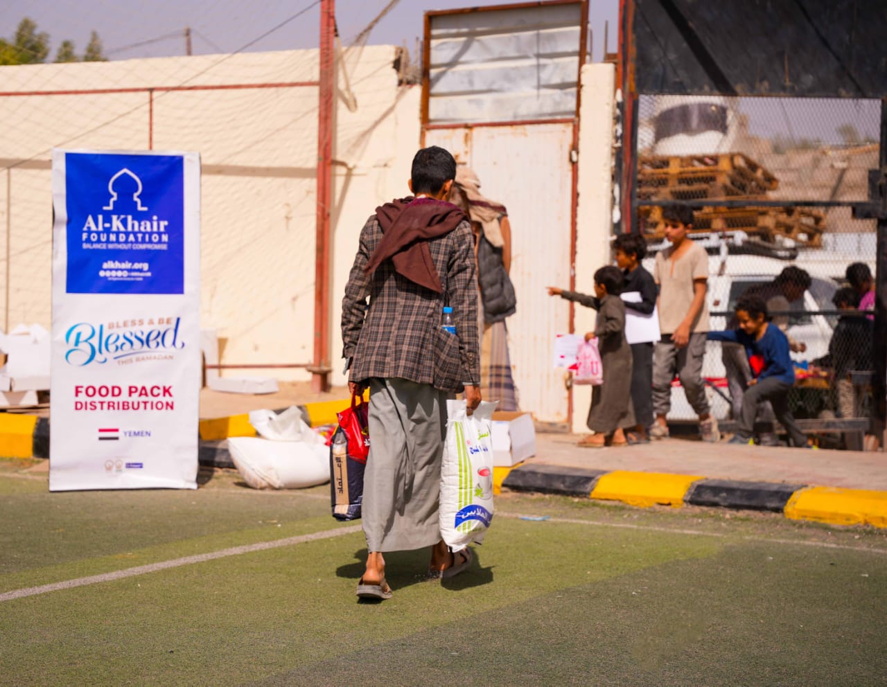 Yemen.. Ramadan Is Seen in Children’s Faces as Food Baskets Arrive